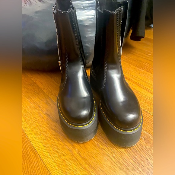 Dr.Martens platform boots size 7 - Picture 1 of 3
